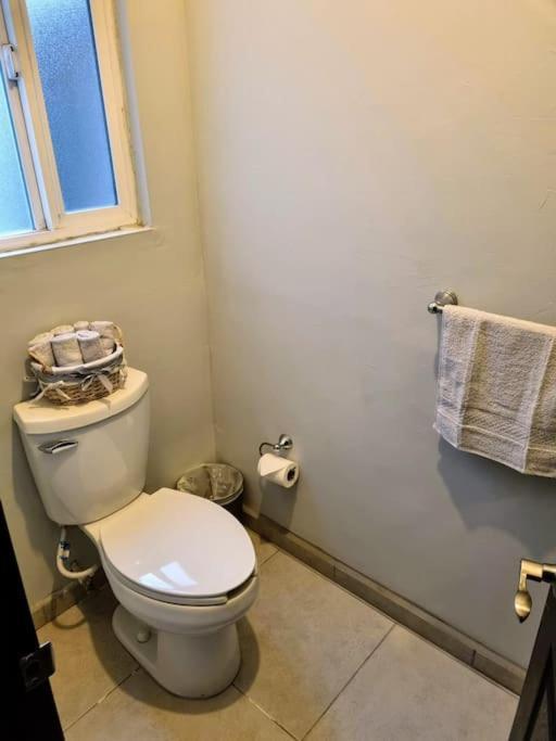 Clean&Equipped, 1-Floor 3-Bedroom Downtown House Енсенада Екстериор снимка